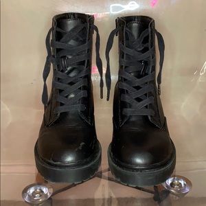 Combat boots